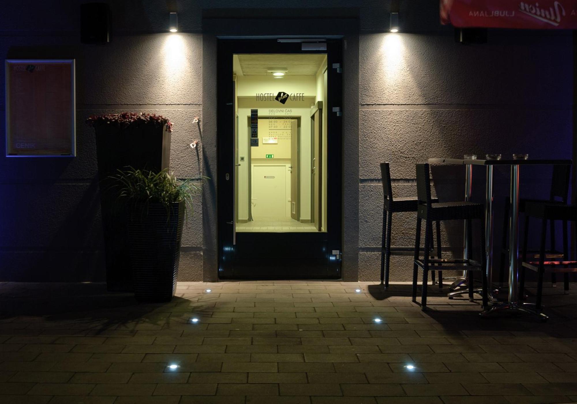 Hostel Plus Caffe Petrovce ภายนอก รูปภาพ