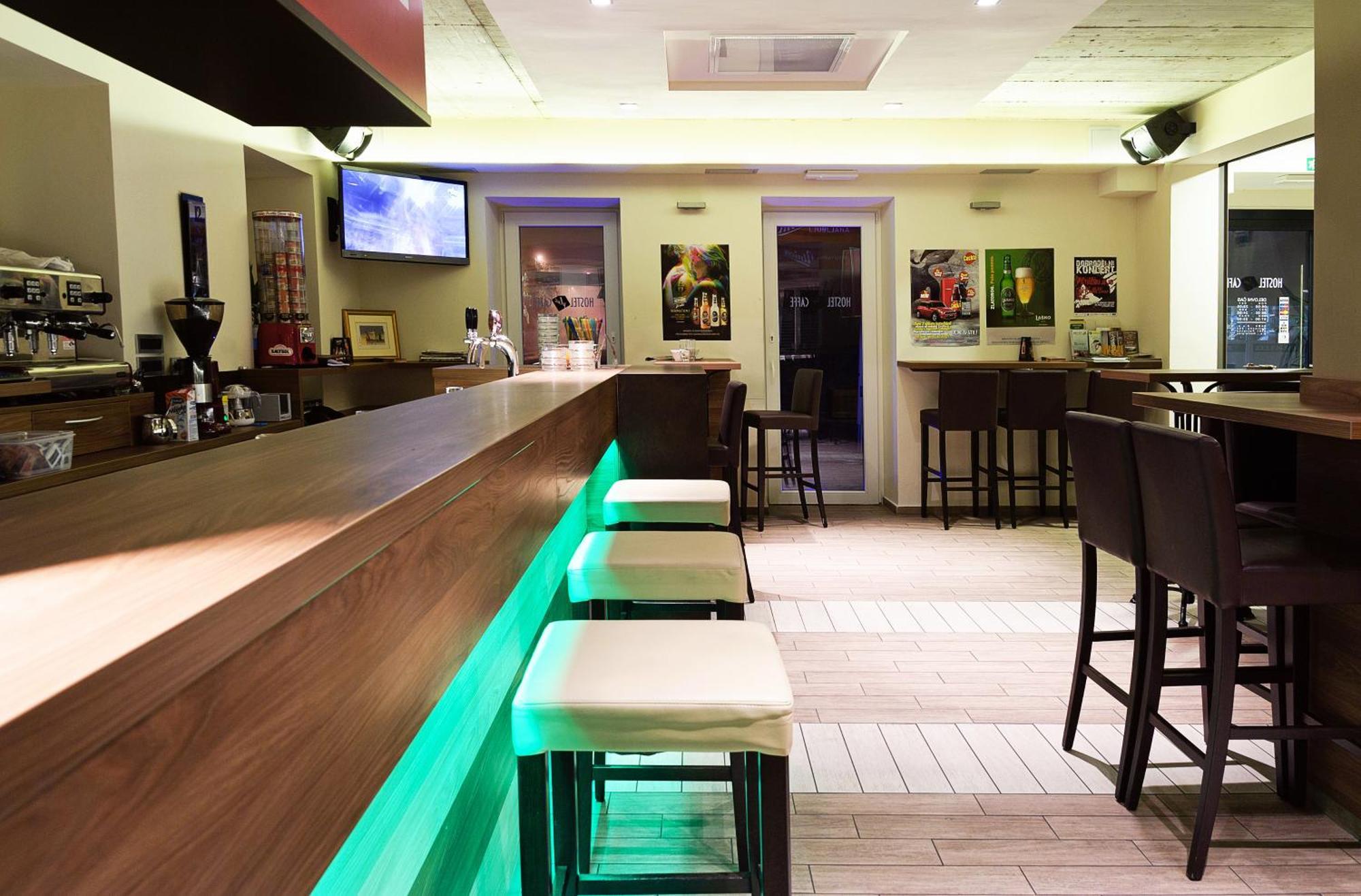 Hostel Plus Caffe Petrovce ภายนอก รูปภาพ