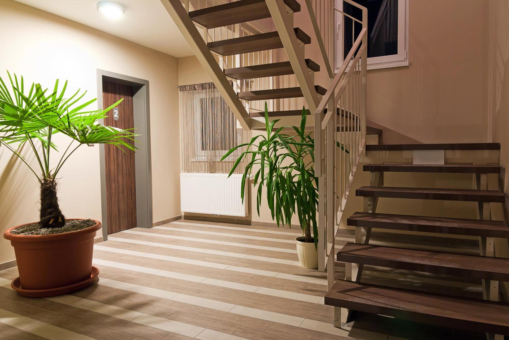 Hostel Plus Caffe Petrovce ภายนอก รูปภาพ