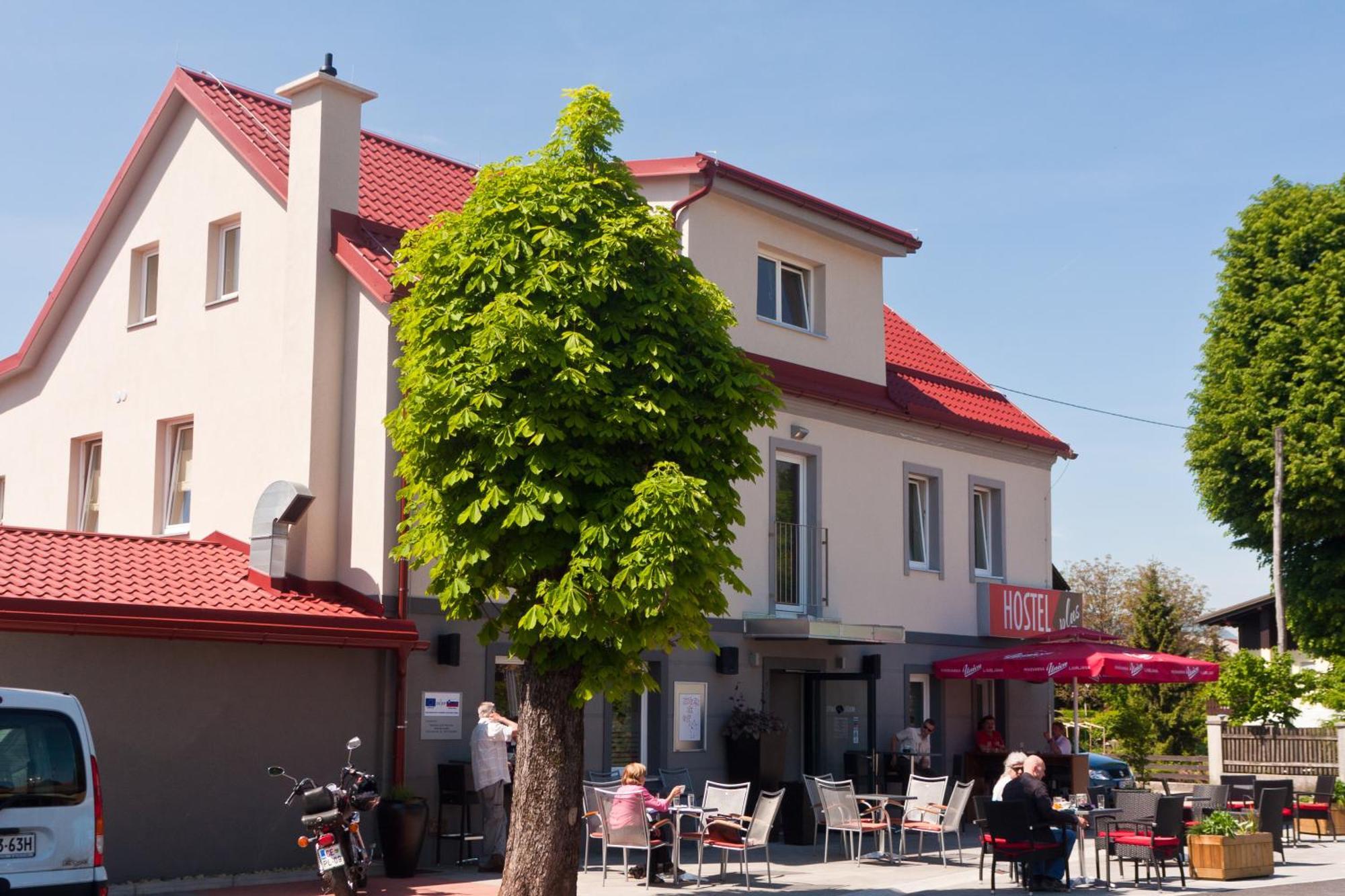 Hostel Plus Caffe Petrovce ภายนอก รูปภาพ
