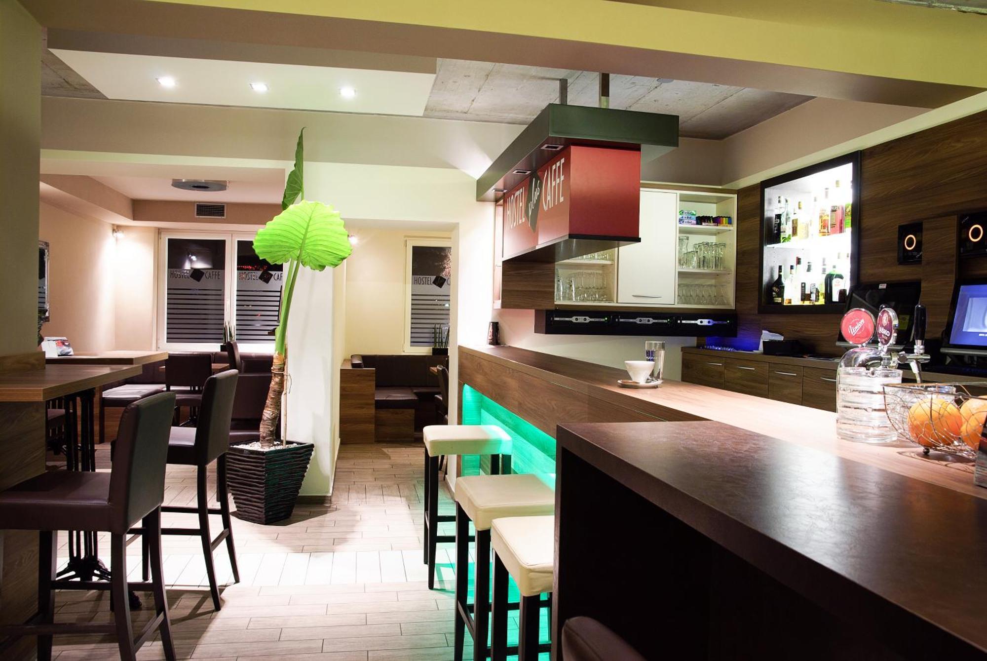 Hostel Plus Caffe Petrovce ภายนอก รูปภาพ