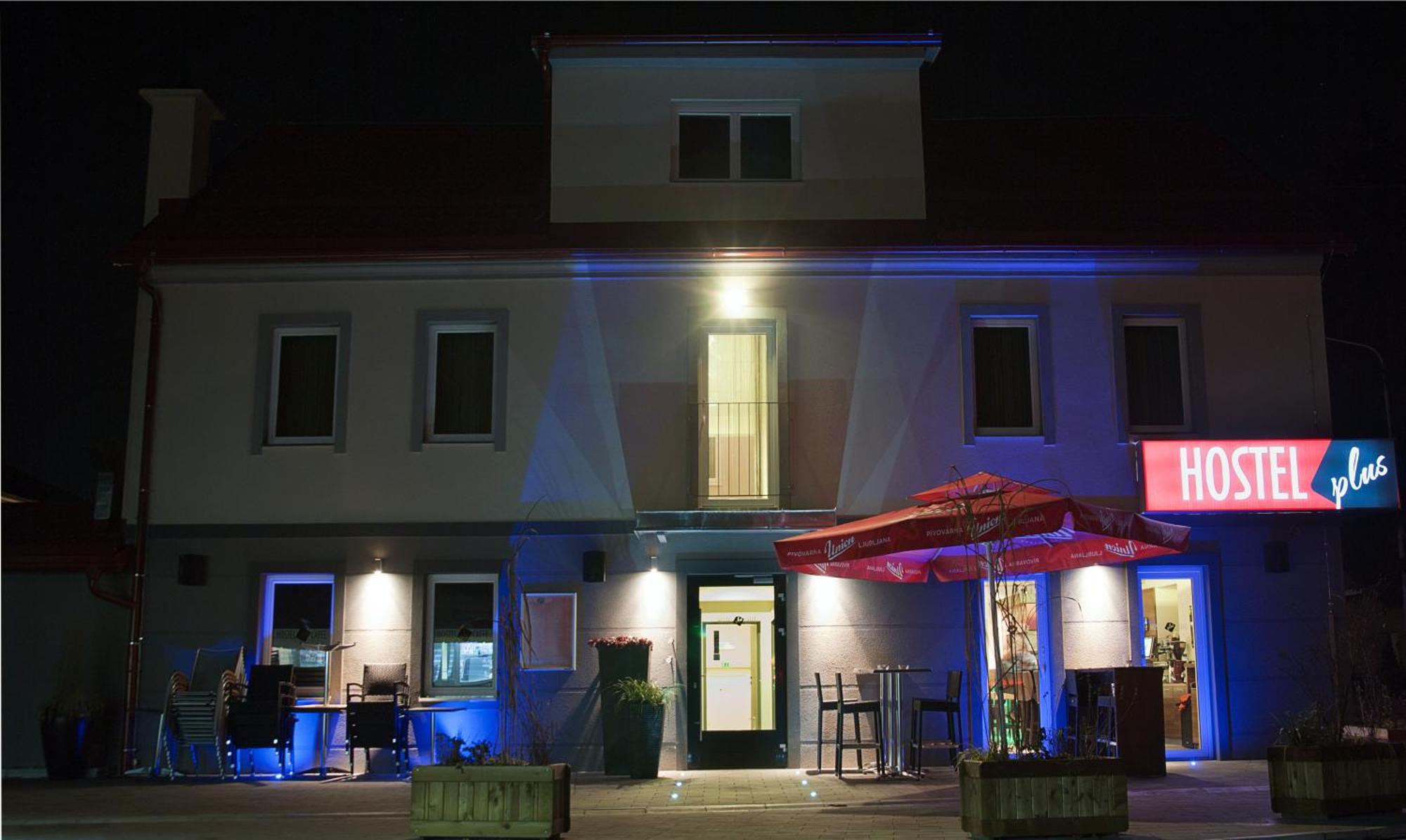 Hostel Plus Caffe Petrovce ภายนอก รูปภาพ