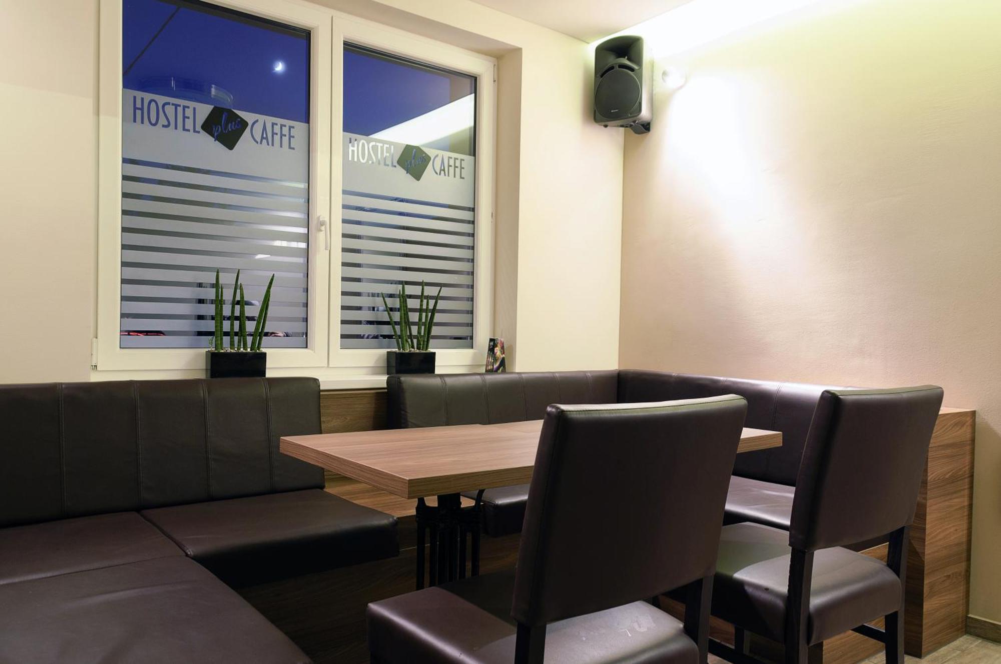 Hostel Plus Caffe Petrovce ภายนอก รูปภาพ