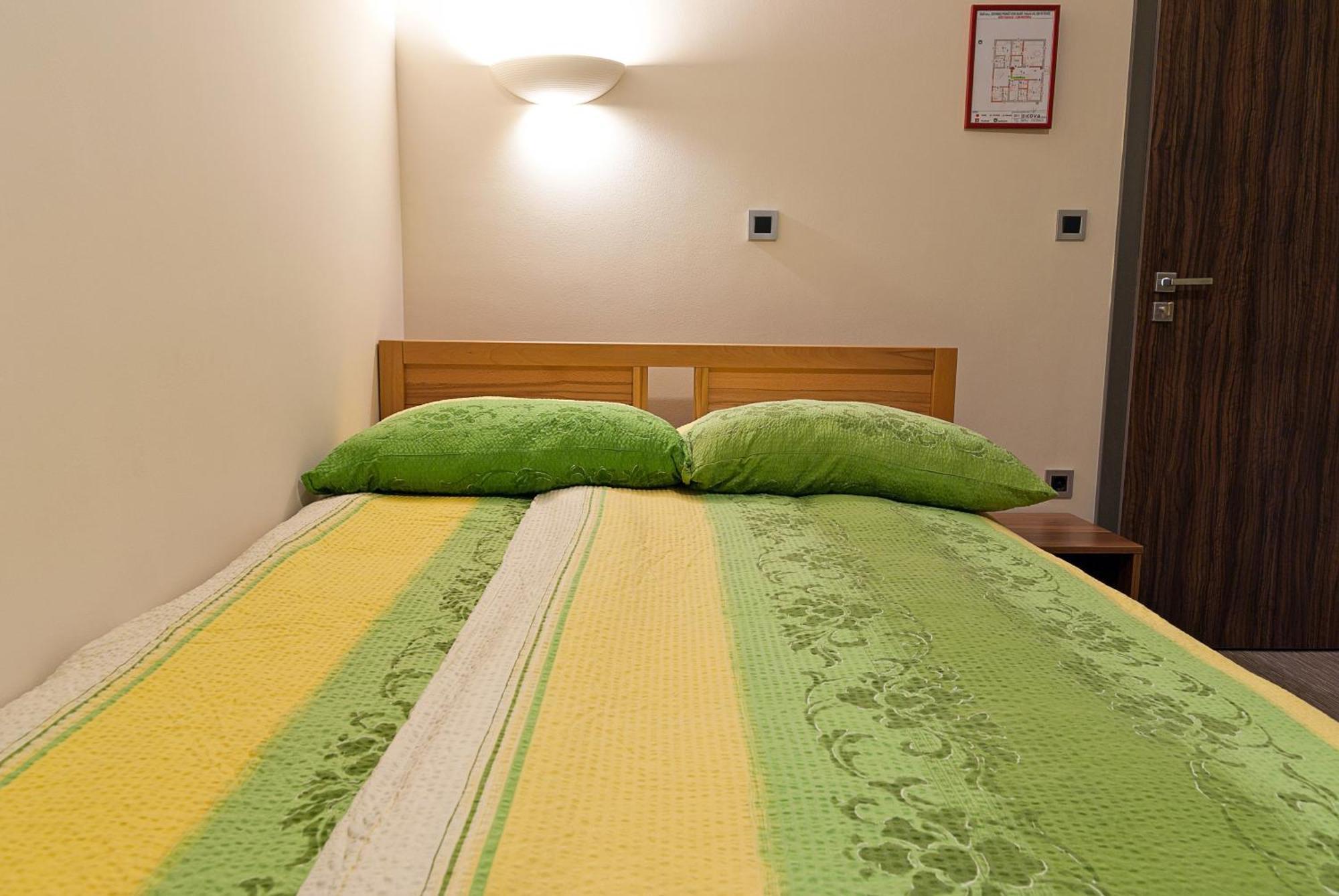 Hostel Plus Caffe Petrovce ภายนอก รูปภาพ
